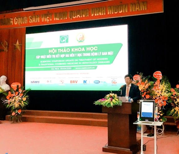 GS, TS, Thiếu tướng Lê Trung Hải, Chủ tịch Hội Gan mật Việt Nam phát biểu tại hội thảo.